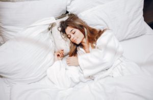 cara memilih bantal tidur